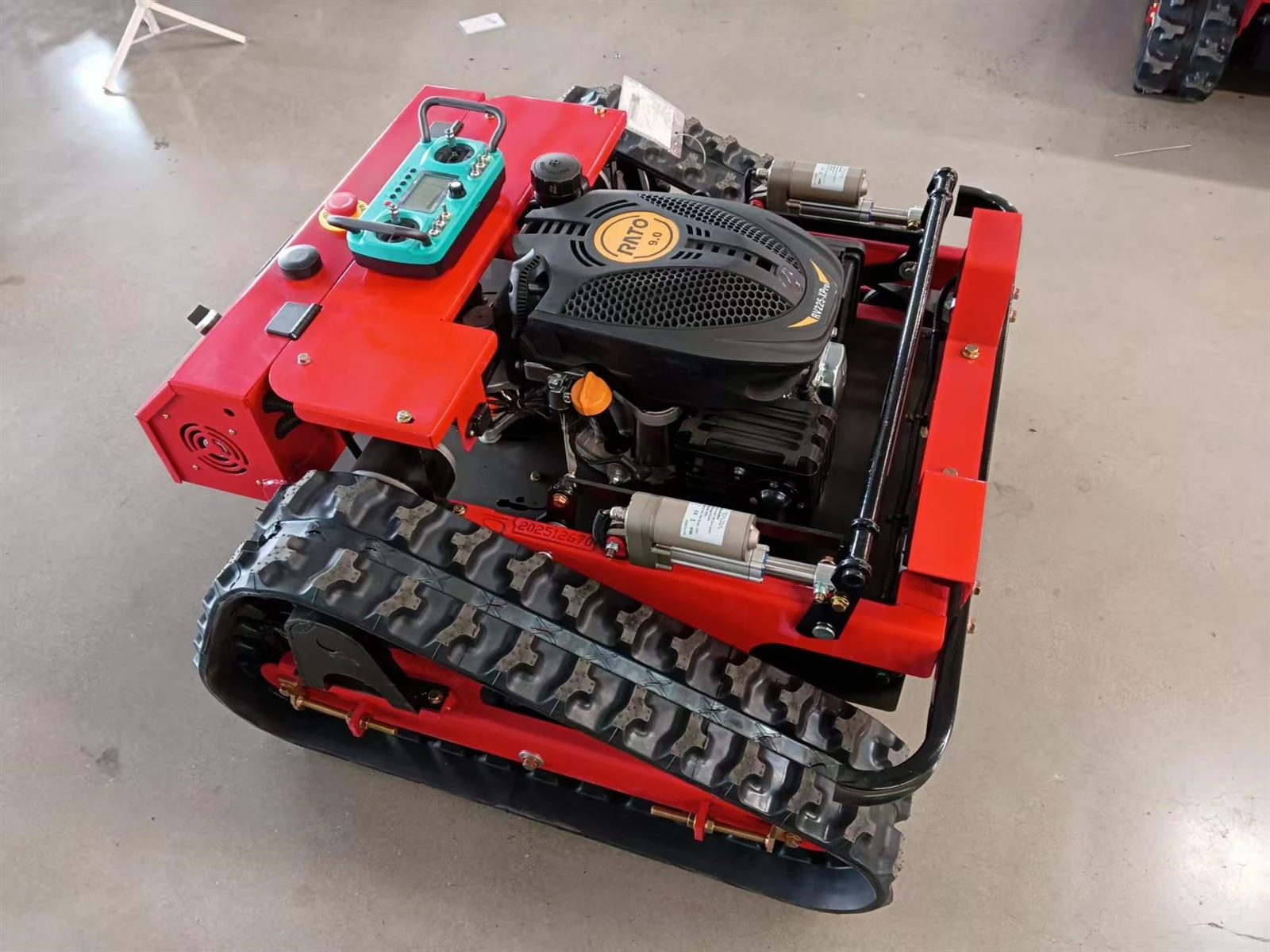 Track-type lawn mower Track-type lawn mower